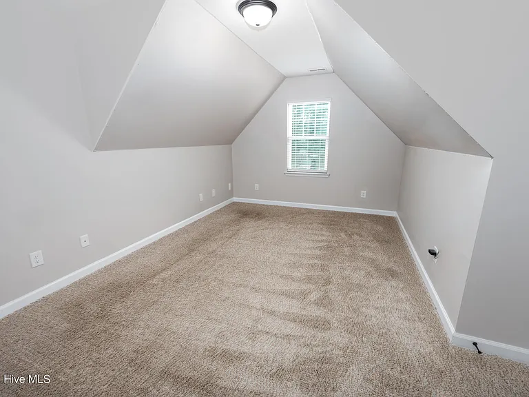 204 Gillcrest Ct — Photo 22