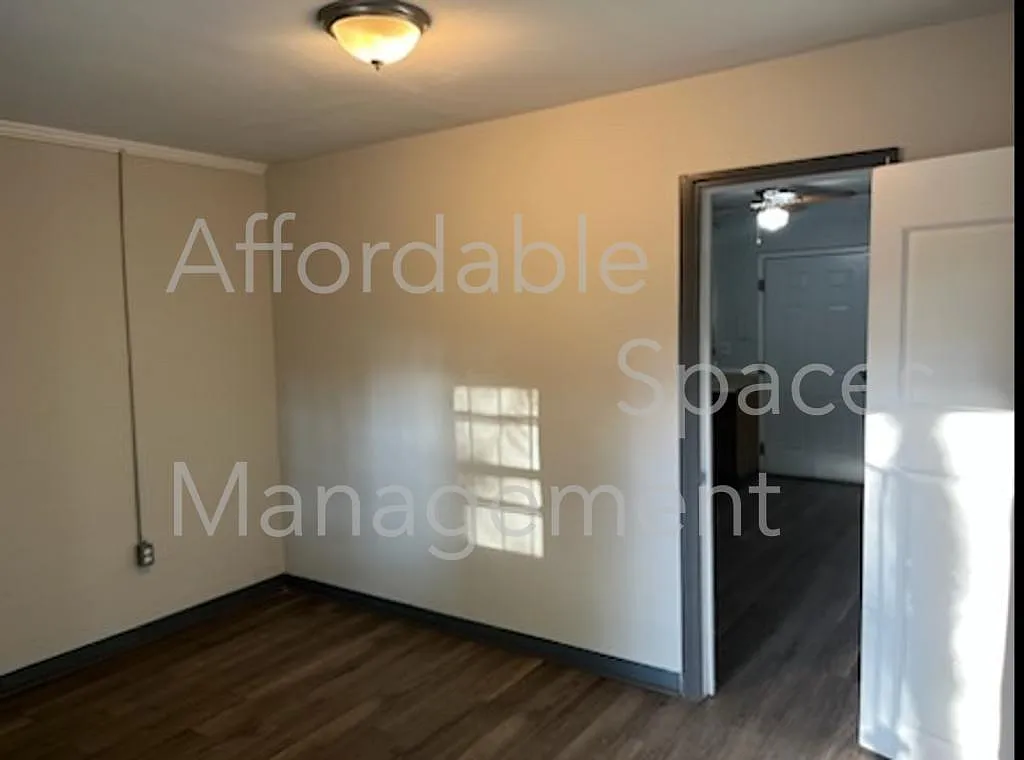 3533 Brookdale Ave — Photo 2