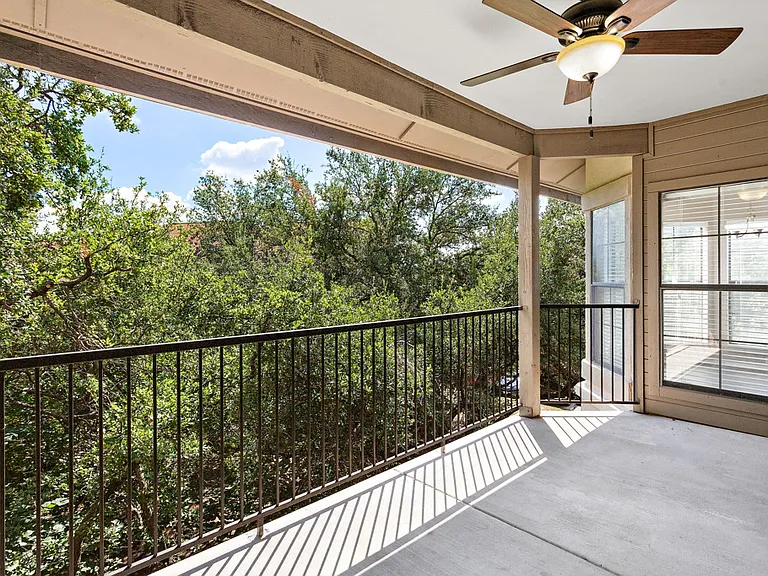 Large Patios with Ceiling Fans