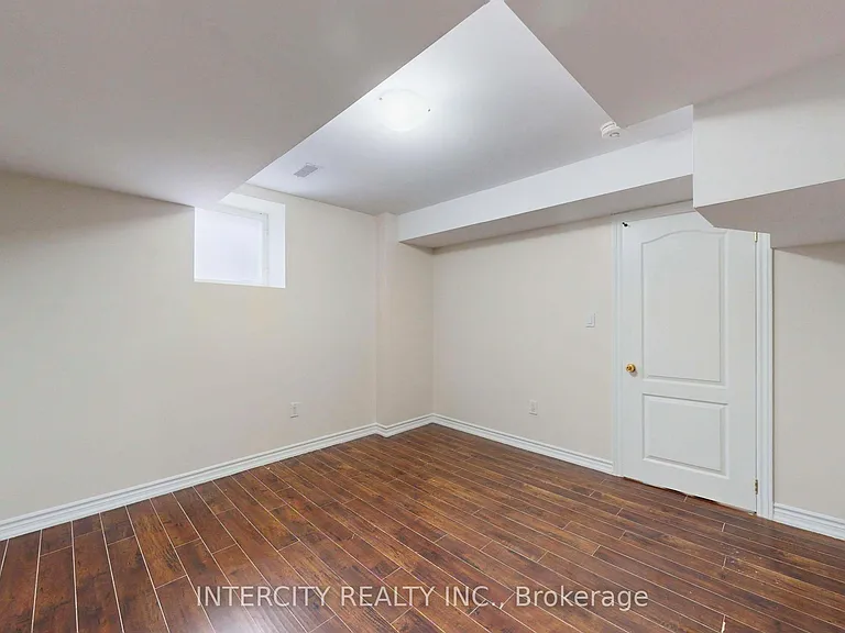 392 Derrydale Dr #LOWER — Photo 6