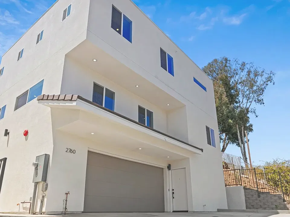 2760 Reo Dr