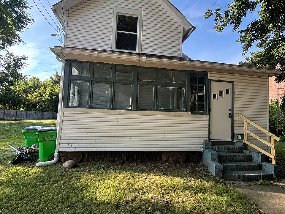 315 Van St