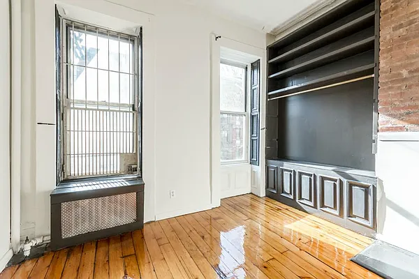 Rented by Wave Real Estate Group | media 20