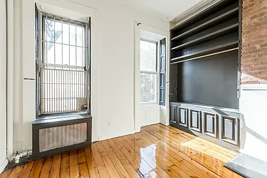 Rented by Wave Real Estate Group