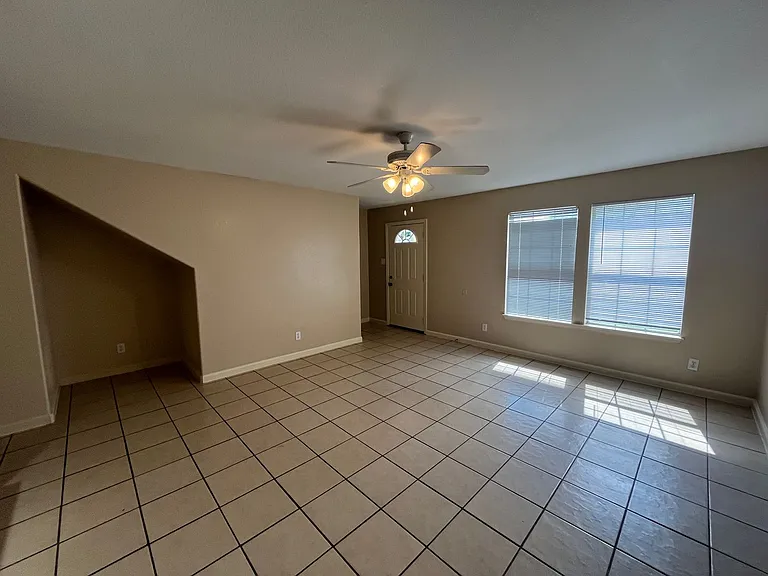 5202 Fountain Lake — Photo 4