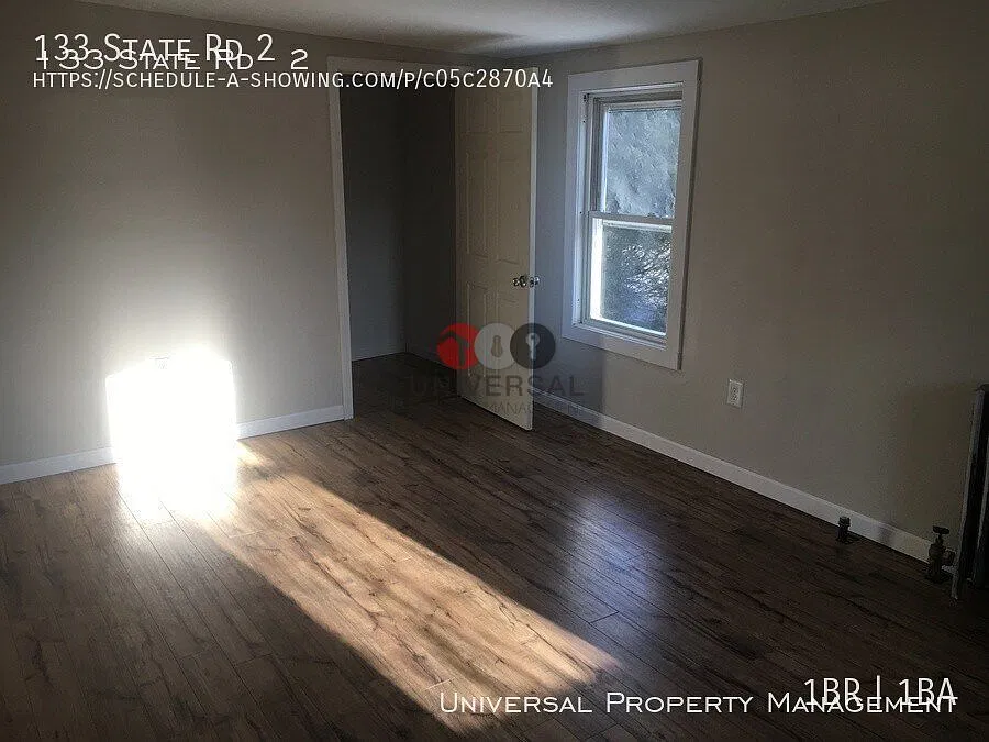 Large Studio w/ Heat Included, close to downtown Kittery and Portsmouth NH — Photo 4
