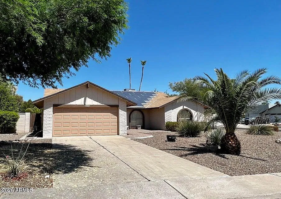 4 bed, 2.5 bath, 2129 sqft, $3,995 — Photo 2