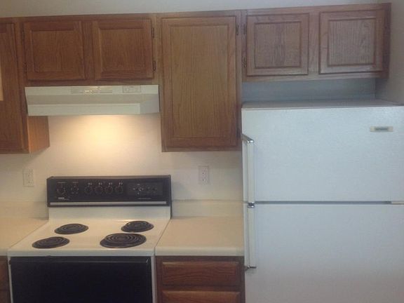 4th image of 802 6th St Unit 203