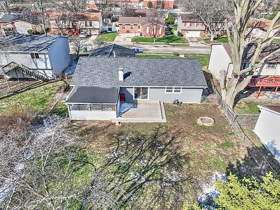 5th image of 852 S Jefferson Dr