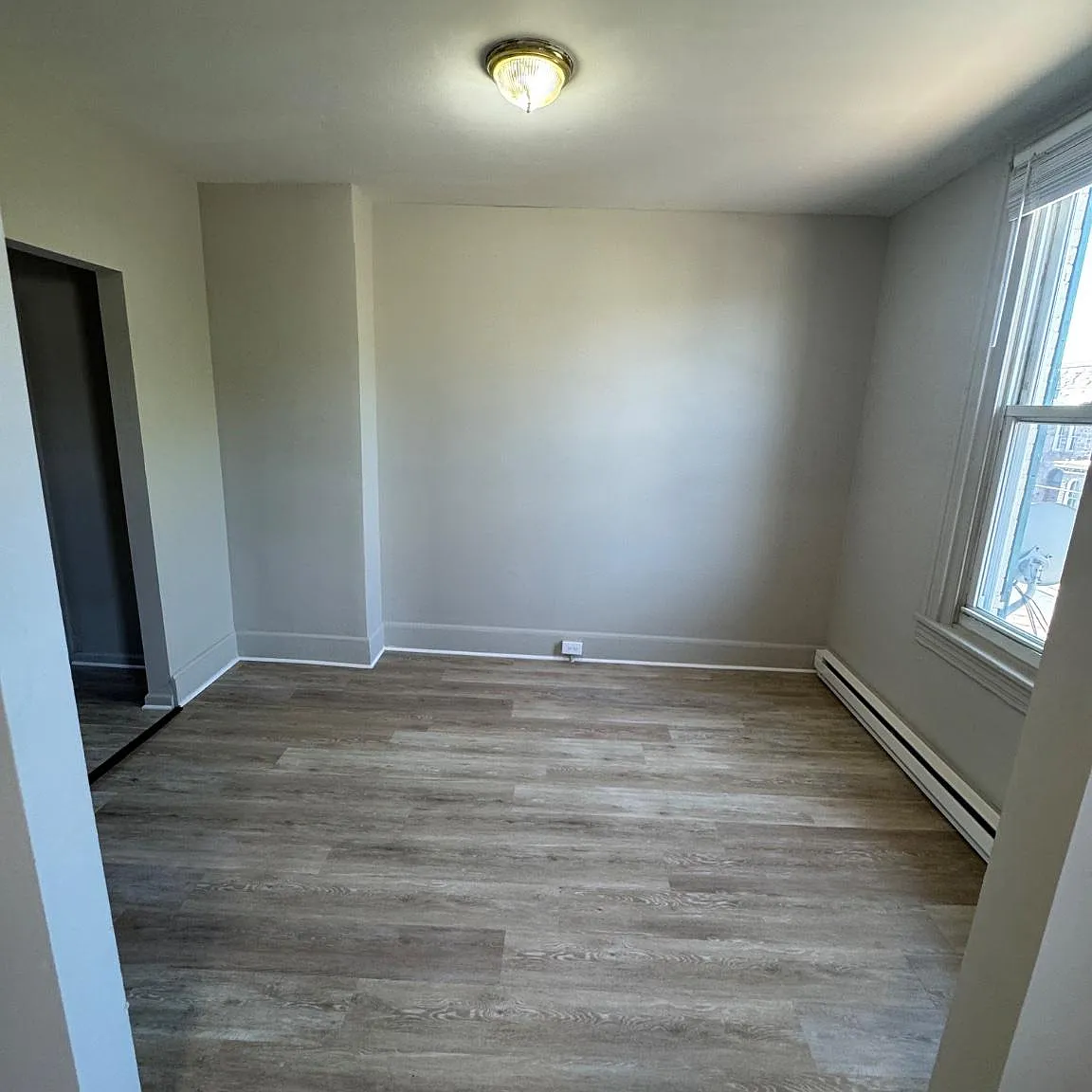 2 bed, 1.0 bath, 2923 sqft, $1,800 — Photo 2