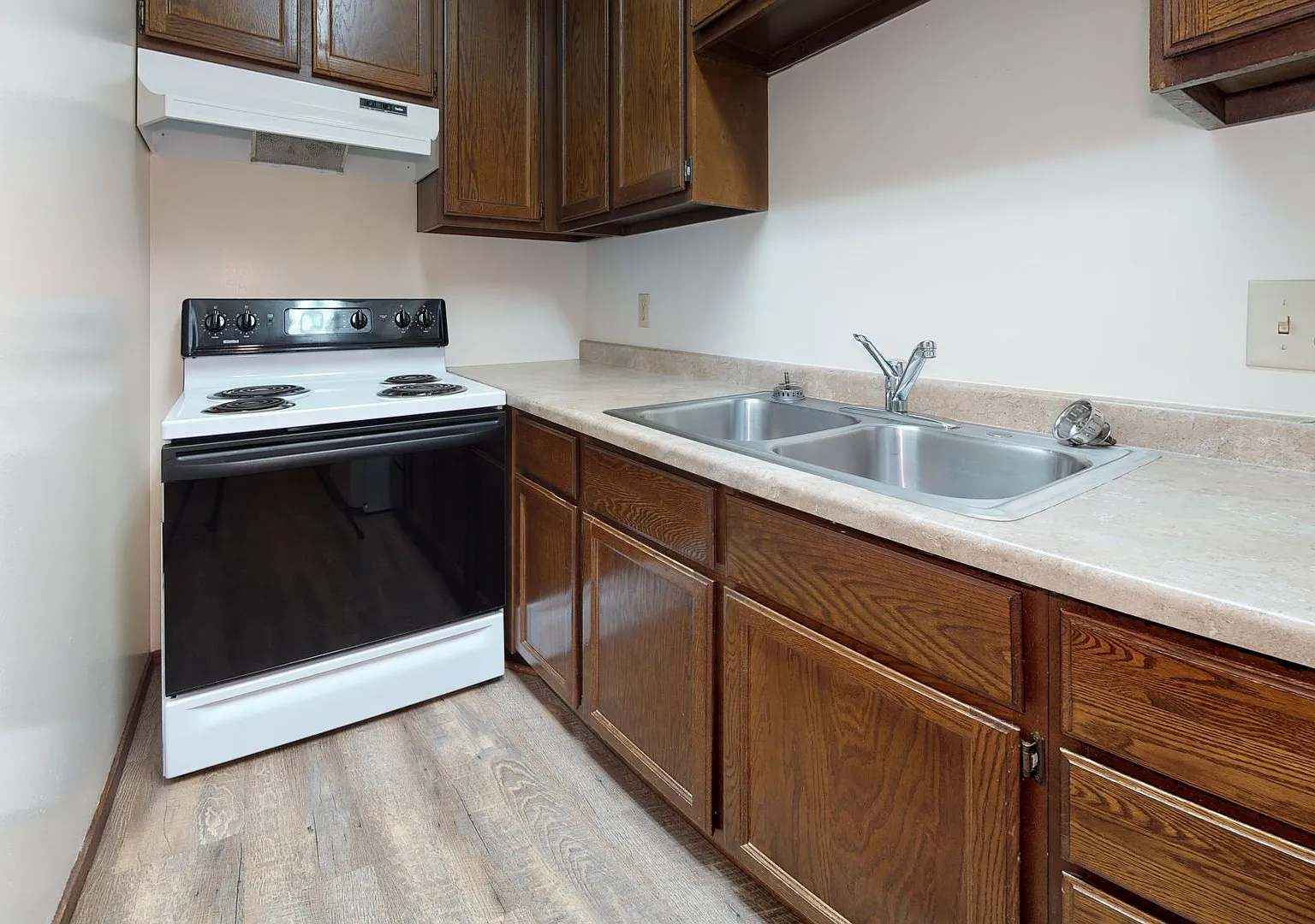Richard Arms Apartments — Photo 4