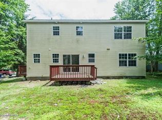 494 Country Place Dr, Tobyhanna, PA 18466