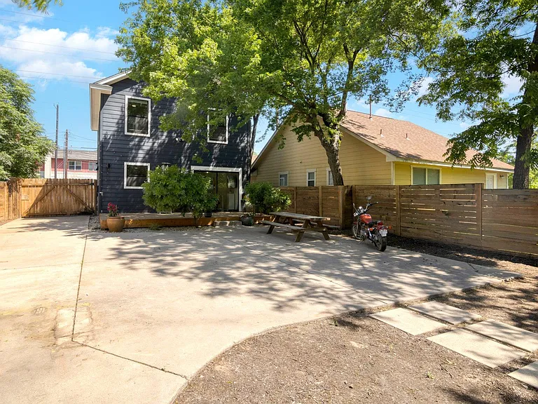 108 Chicon St — Photo 23