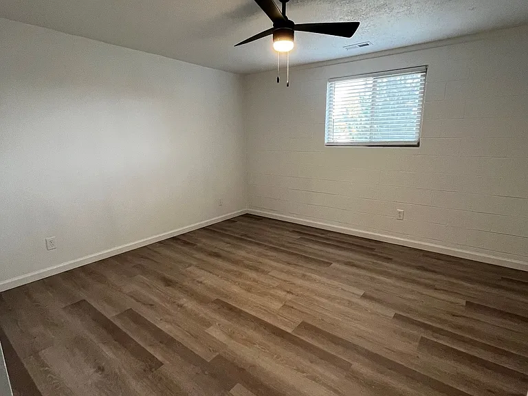 254 N 700 W — Photo 21