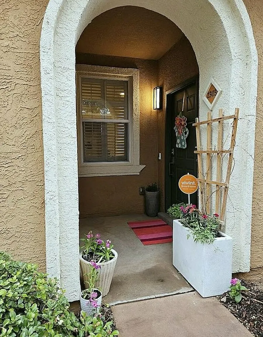 4 bed, 1815 sqft, $900 — Photo 1