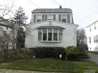 22 Drew St, Valley Stream, NY 11581