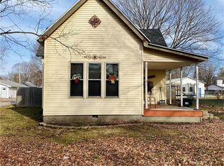 224 W Main St, Arcola, IL 61910