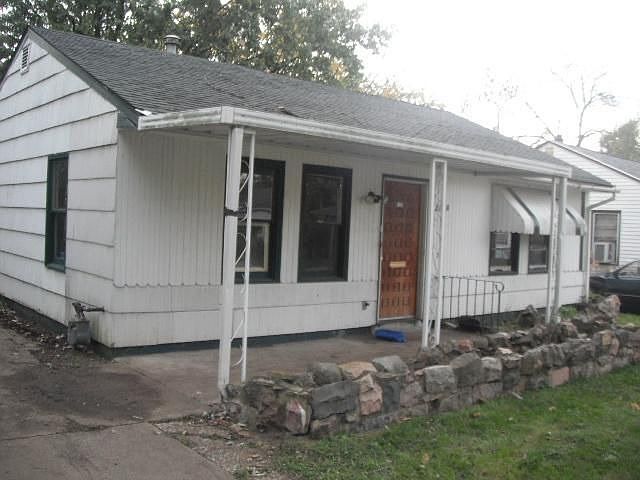 2nd image of 2204 Falmouth Ave