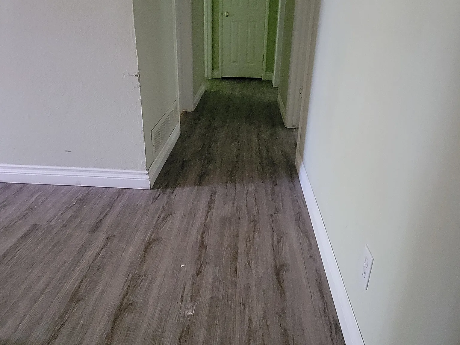 3 bed, 1.5 bath, 1393 sqft, $2,300 — Photo 4