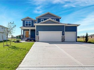 18455 W 195th St, Spring Hill, KS 66083