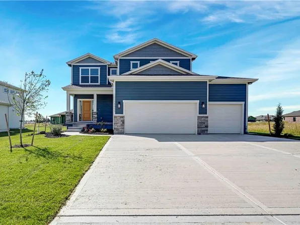 18455 W 195th St, Spring Hill, KS 66083