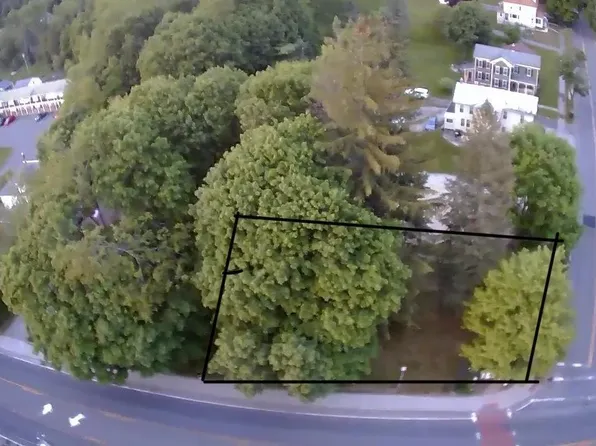 5 Fuller St, Lee, MA 01238