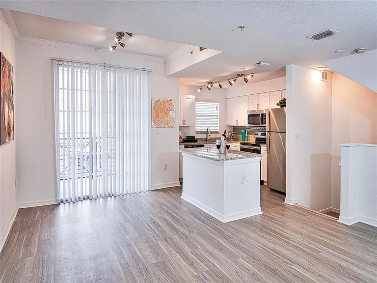 Solano at Miramar — Photo 38