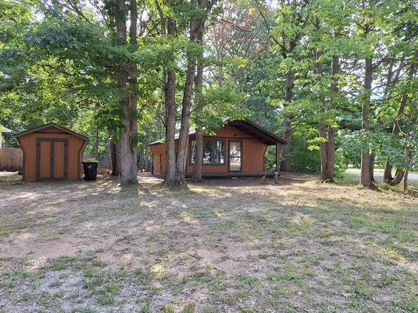 2404 Artist Ave, Interlochen, MI 49643