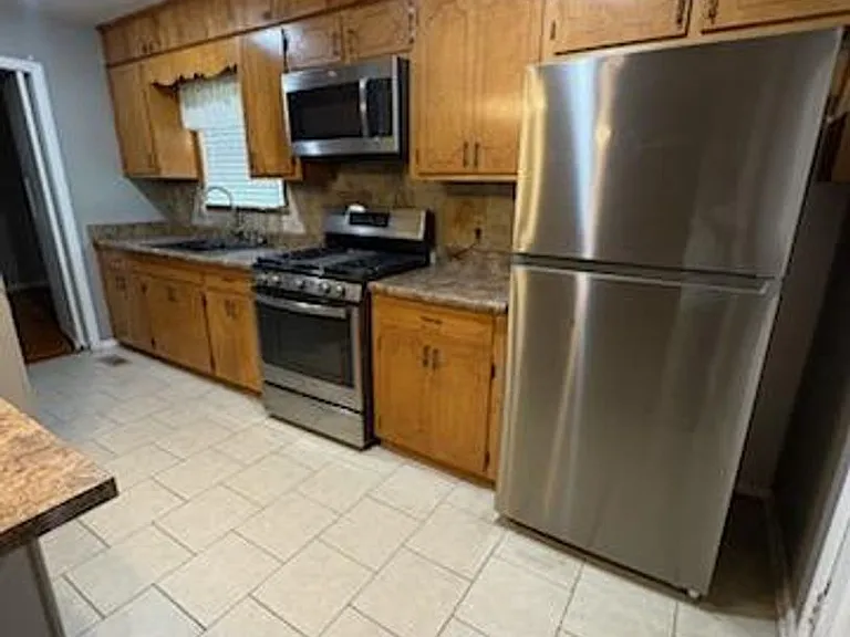 2668 Vernon Dr — Photo 4