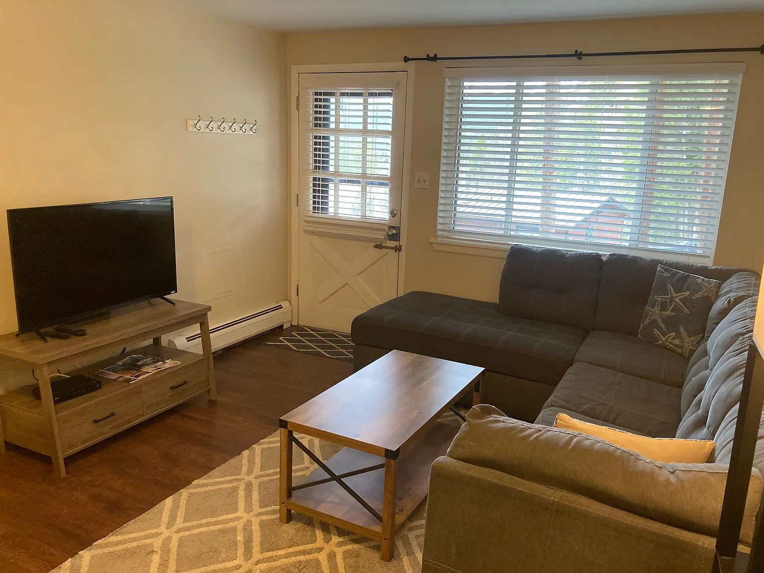 1 bed, 400 sqft, $1,800 — Photo 2