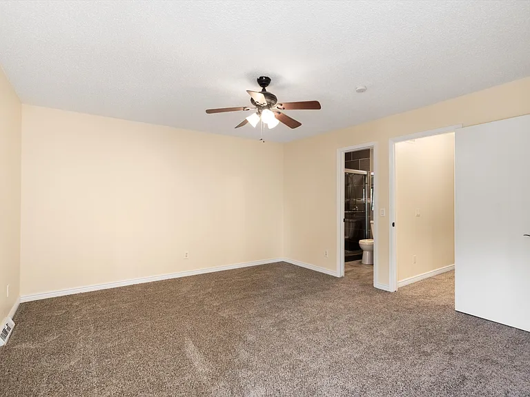 562 Vance St #D-9 — Photo 11