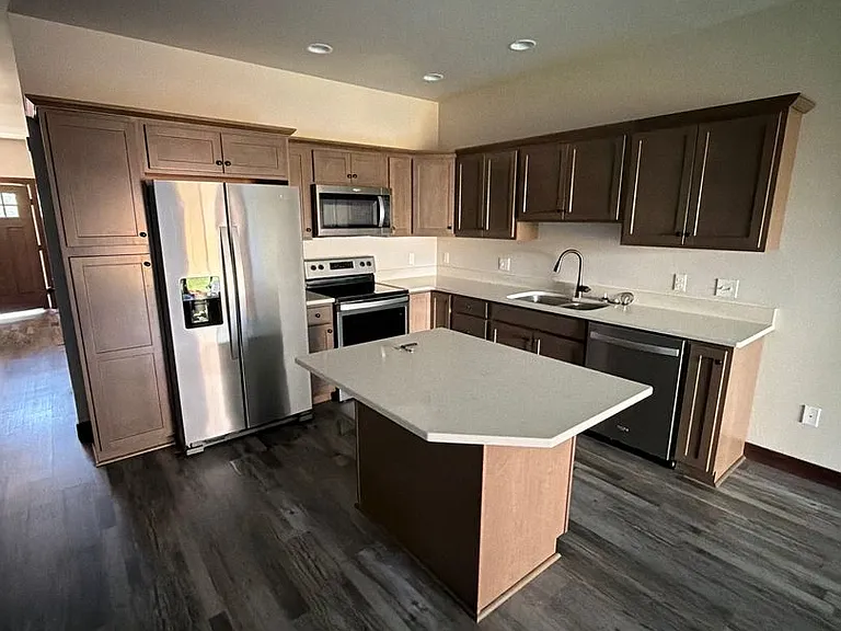1300 Westwood Cir — Photo 2