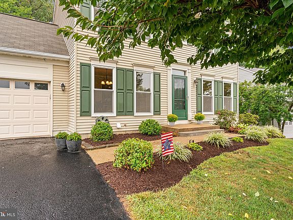 3rd image of 2887 Barrley Dr