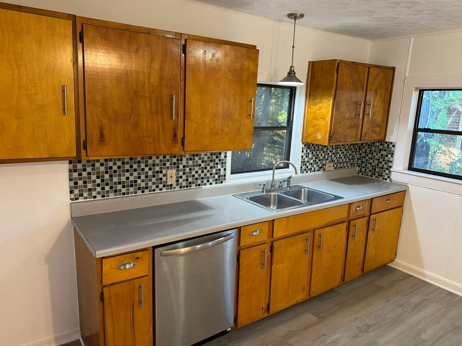 2 bed, 835 sqft, $1,275 — Photo 2
