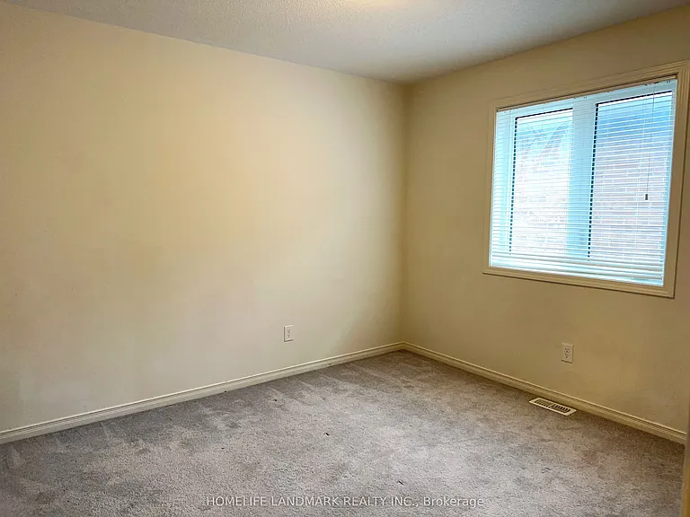 2356 Equestrian Cres — Photo 13