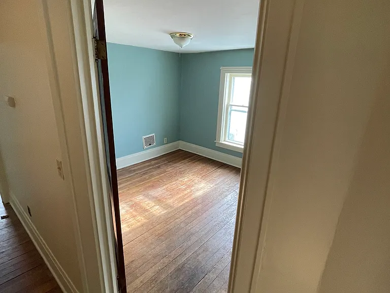28 Brooklyn Ave — Photo 23