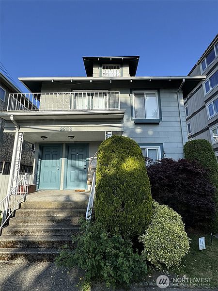 3rd image of 2258 14th Avenue W
