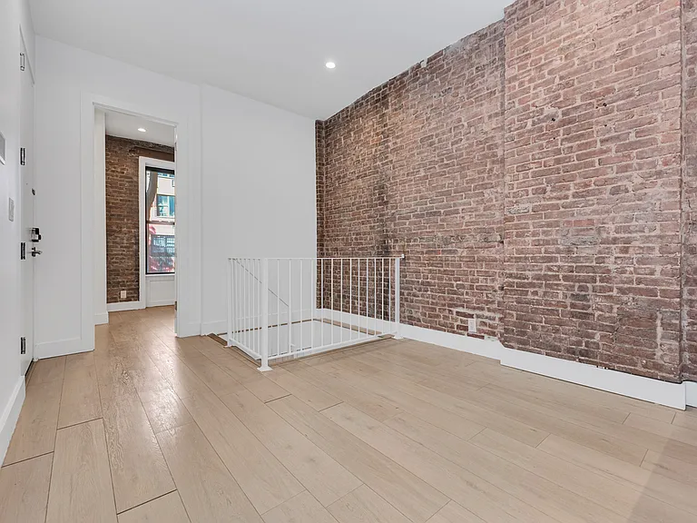 356 W 48th St #D1 — Photo 14
