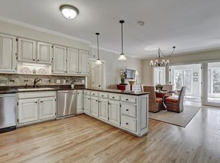 6 Heards Overlook Ct, Sandy Springs, GA 30328