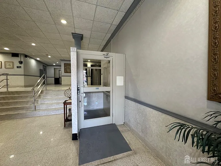 123 S Adelaide Ave #2L — Photo 23