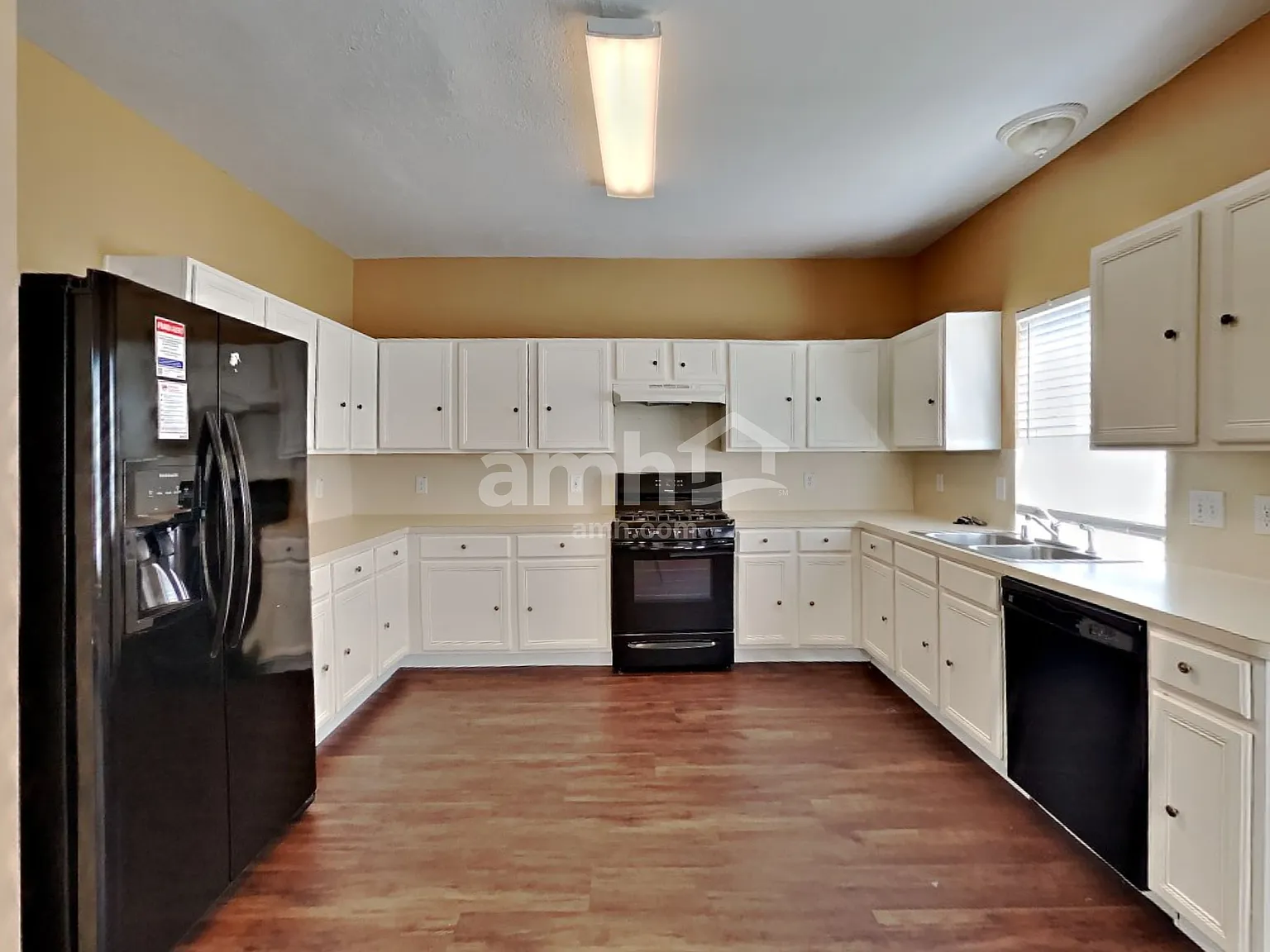 4 bed, 2.5 bath, 2712 sqft, $2,735 — Photo 3