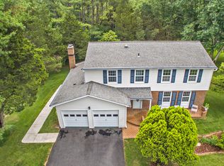 1161 Kettle Pond Ln, Great Falls, VA 22066