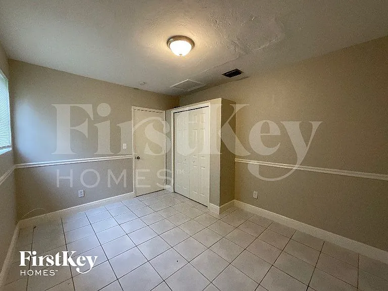 2100 NW 74th Ave — Photo 11