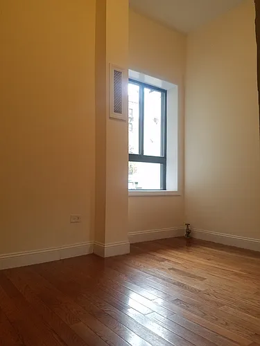300 W 49th St #102 Photo 1