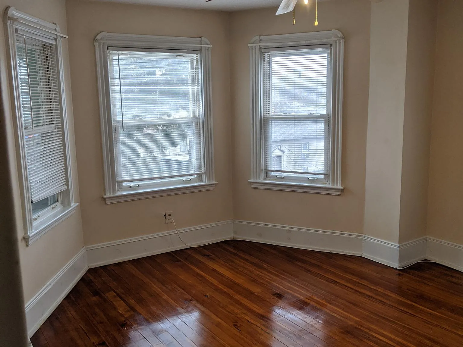 2 bed, 900 sqft, $2,000 — Photo 2