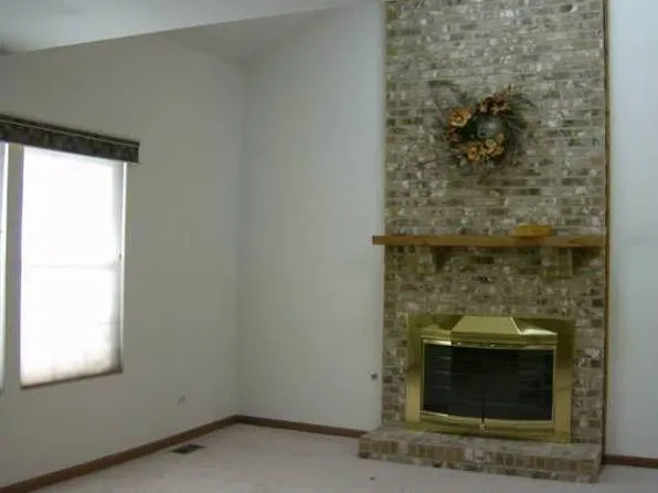 3216 Anton Dr, Aurora, IL 60504
