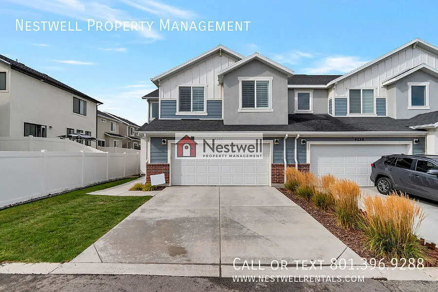 Enchanting 3-bed Townhome in Riverton — Photo 2