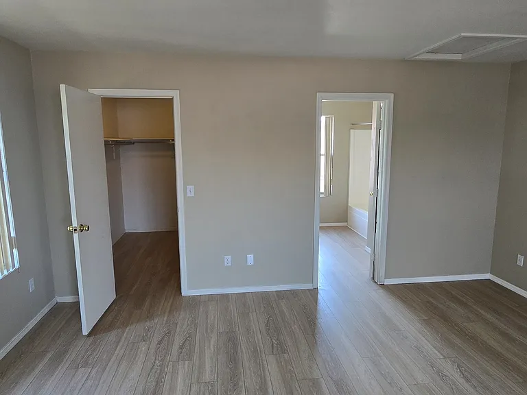 2369 E 35th Ave — Photo 13