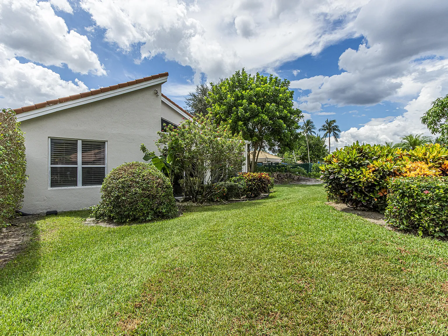 3 bed, 2.0 bath, 2489 sqft, $6,000 — Photo 4