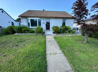 31 Brennan Pl, Deer Park, NY 11729